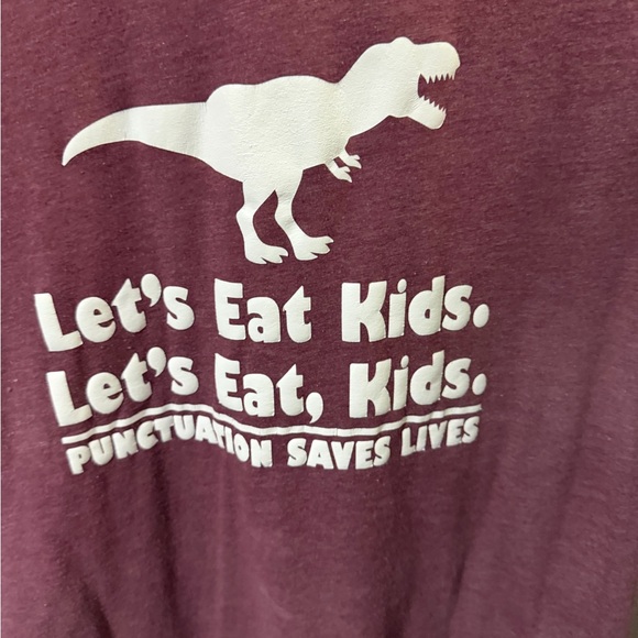 ❣️❄️Gildan Maroon Tee with T-Rex Graphic - Picture 3 of 4